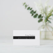 Carte de visite simple de tendance noir et blanc (Debout devant)