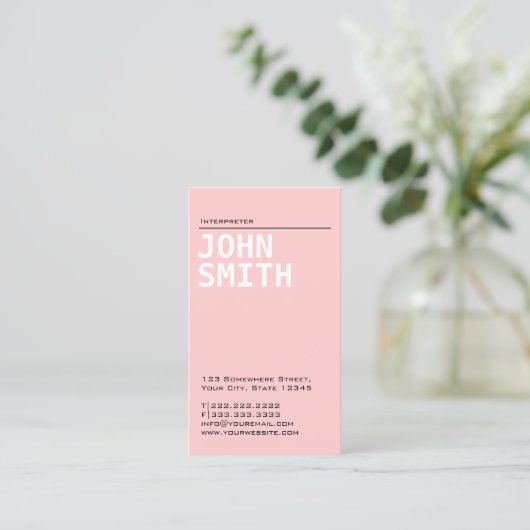 Carte de visite simple d'interprète rose clair (Debout devant)