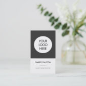 Carte de visite social de médias de logo blanc (Debout devant)