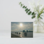 Carte De Visite Soleil sur la baie de Cardiff (Debout devant)