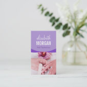 Carte De Visite Spa de manucure élégant à ongles floraux violets (Debout devant)