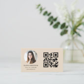 Carte De Visite Taupe Photo with QR Code Social Media (Debout devant)