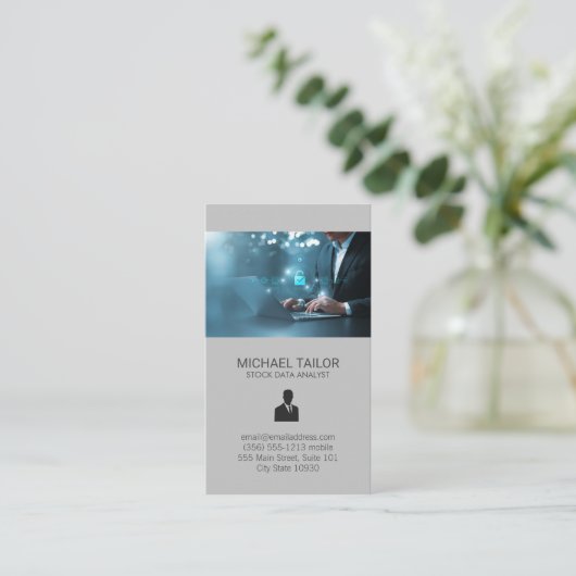Carte De Visite Tech Networking Data Analyst Travailler sur l'ordi (Debout devant)