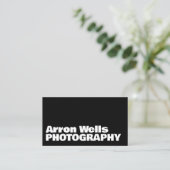 Carte De Visite Typographie en gras Noir et blanc Code QR moderne (Debout devant)