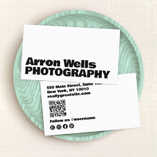 Carte De Visite Typographie moderne professionnelle en gras Code Q