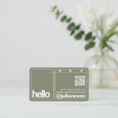 Carte De Visite Typographie Vert Sauge Code QR Scannable Bonjour (Debout devant)