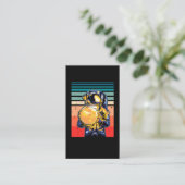 Carte De Visite Un astronaute tient Moon Retro Cosmic (Debout devant)