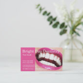 Carte De Visite Une femme sourit. blanchiment des dents. Soins den (Debout devant)