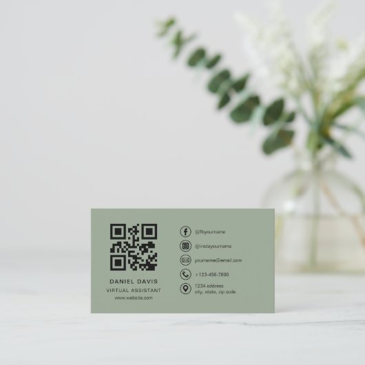 Carte De Visite Virtual Assistant Sage Green Logo QR Code  (Debout devant)