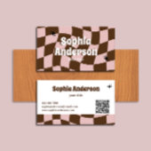 Carte De Visite Wavy Retro Pink & Brown Checker avec code QR