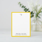Carte de vœux à capuchon doré avec dos jaune (Debout devant)