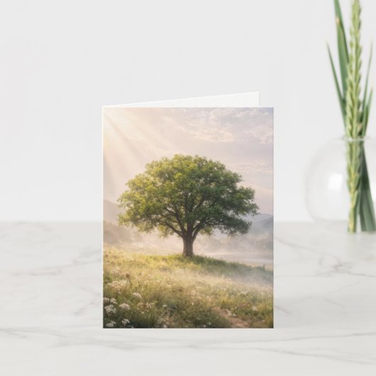 Carte de vœux Arbre vert solitaire avec rayons de (Devant)