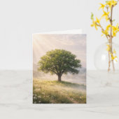 Carte de vœux Arbre vert solitaire avec rayons de (Fleur jaune)