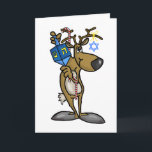 Carte de voeux Chrismukkah avec Reindeer juif<br><div class="desc">Le terme "Chrismukkah" a commencé en 2003 dans une émission télévisée intitulée "The O.C." Il peut être interprété comme (1) le mélange de Noël et d'Hanoukka pendant la période des fêtes dans les maisons où l'un est juif et l'autre est de foi protestante chrétienne. C'est une façon de célébrer les...</div>