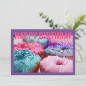 Carte de voeux d'anniversaire violet Donuts (Debout devant)