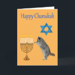 Carte de voeux de Chanukah<br><div class="desc">Raton laveur priant par un menorah avec une étoile de David</div>