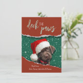 Carte de vœux de fête avec un Labrador chocolat po (Debout devant)