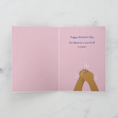 Carte de vœux de fête des mères avec un chien mign (Intérieur)