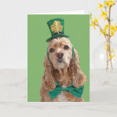Carte de voeux du jour de St Patrick de cocker (Fleur jaune)