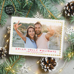 Carte De Vœux En Aluminium COUPLE NOËL PHOTO simple bordure or rouge<br><div class="desc">par kat massard >>> WWW.SIMPLYSWEETPAPERIE.COM <<< Un design simple avec bordure en papier brillant. Style paysage pour afficher votre belle famille aussi avec photo horizontale. CONTACTEZ-MOI si vous avez besoin d'aide pour que votre photo s'adapte parfaitement kat@simplysweetpaperie.com</div>