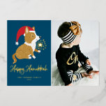 Carte De Vœux En Aluminium Cute Père Noël Corgi Photo Blue Happy Hanoukka<br><div class="desc">Heureux Hanoukka ! Envoyez vos salutations festives avec cette carte à plat photo Hanoukka personnalisable en feuille d'or. Il présente un adorable corgi portant un chapeau de Père Noël. Personnalisez en ajoutant une photo, des noms, l'année et d'autres détails. Cette jolie carte à plat Hanoukka en corgi est disponible dans...</div>