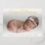 Carte De Vœux En Aluminium Elégant Gold Foil Photo Holiday Faire-part de nais<br><div class="desc">Annoncez la naissance de votre nouveau bébé garçon ou fille avec cette carte photo moderne avec le message "Notre petite bénédiction de Noël" dans une police élégante d'écriture en haut et le nom et les statistiques de naissance de votre bébé en bas. Tout le texte sur le devant est en...</div>