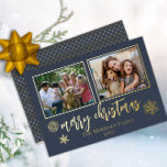 Carte De Vœux En Aluminium Élégant Joyeux Noël Snowflakes 2 Photo<br><div class="desc">Classy et élégant deux photo en feuille d'or texte "Joyeux Noël" avec des flocons de neige en feuille et des cadres photo en feuille d'or design par Holiday Hearts Designs (droits réservés). Le dos dispose d'un motif en diagonale en faux or. Photos du modèle de place avec l'aimable autorisation de...</div>