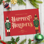 Carte De Vœux En Aluminium Festive Nutcracker Noël Rouge Non Photo Or<br><div class="desc">Ce non-carte photo festif de vacances présente un arrière - plan rouge festif avec deux noix de cou de chaque côté debout la garde, et le salut "Happiest Holidays" en feuille d'or. Les noix de cou sont habillées de vert foncé et de brun foncé et accentuées de feuille d'or. Votre...</div>
