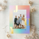 Carte De Vœux En Aluminium Jolie Pastel Couleur Gradient JOIE DE Noël Photo<br><div class="desc">Ce carte photo de vacances moderne dispose d'un arrière - plan à dégradé pastel avec l'accueil "JOY" encadrant une seule photo verticale. Cette conception s'adapte à une seule photo verticale à l'avant de la carte. Au verso se trouve le même arrière - plan de dégradé, auquel vous pouvez ajouter une...</div>