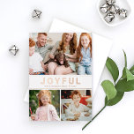 Carte De Vœux En Aluminium Joyeux Moderne Photo Collage Rose Gold<br><div class="desc">Ce design moderne et minimaliste de cartes de collage photo de Noël présente un libellé "JOYFUL" en lettres sans serif simples et audacieuses, imprimées en papier or rose. Personnalisez avec vos trois photos préférées (plus photo bonus au dos), votre nom de famille et l'année. Le libellé de bonus supplémentaire est...</div>