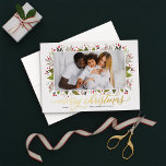 Carte De Vœux En Aluminium Joyeux Noël Or Élégant Script Verdure Photo<br><div class="desc">La carte de vacances "Joyeux Noël" présente un design de feuilles de verdure fleurie et de baies avec un élégant texte de salut et cadre en or réel moderne autour de l'image. Personnalisez le texte simple avec une signature de famille et l'année, et choisissez d'inclure un message supplémentaire au verso...</div>
