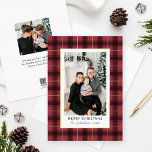 Carte De Vœux En Aluminium Joyeux Noël Rouge et or Tartan Plaid Photo<br><div class="desc">Cette carte de vacances Joyeux Noël élégante et tendance présente une photo de portrait encadrée d'un motif en plaid rouge et noir rustique et chic, à la clarette riche, aux véritables accents de feuille d'or. Personnalisez avec votre choix de salutation de vacances, la signature familiale moderne dans l'écriture de script,...</div>