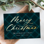 Carte De Vœux En Aluminium Joyeux Noël Turquoise Brossé non photo<br><div class="desc">Elégante carte de vacances avec "Joyeux Noël" affichée dans un script de calligraphie de feuille d'or sur un arrière - plan turquoise peint. Personnalisez l'avant de la carte de vacances rustique non photo en ajoutant votre nom et l'année. L'arrière de la carte comporte un arrière - plan plaid assorti avec...</div>