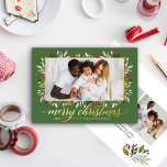 Carte De Vœux En Aluminium Joyeux Noël Vert or Élégant Script<br><div class="desc">La carte de vacances "Joyeux Noël" présente un design de feuilles de verdure fleurie et de baies avec un élégant texte de salut et cadre en or réel moderne autour de l'image. Personnalisez le texte simple avec une signature familiale et l'année, et choisissez d'inclure un message supplémentaire au verso de...</div>