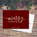Carte De Vœux En Aluminium Joyeux script sur l'or de Noël rouge foncé<br><div class="desc">Ce design simple et élégant présente "joyeux NOËL" en feuille d'or. Cliquez sur le bouton personnaliser pour plus de flexibilité dans la modification/ajout de texte/photos et d'éléments de conception ! Des variantes de cette conception ainsi que des produits de coordination sont disponibles dans notre boutique, zazzle.com/store/doodlelulu. Contactez-nous si vous avez...</div>