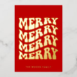 Carte De Vœux En Aluminium Joyeux Super Wavy Red Typographie Noël<br><div class="desc">Merry Merry Merry Merry Christmas Card : un design rétro,  avec une typographie vintage ondulée en feuille d'or et un arrière - plan rouge.</div>