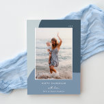 Carte De Vœux En Aluminium Joyful Shades Vertical Photo Hanoukka Silver<br><div class="desc">Un design chic et élégant de carte Hanoukka avec une seule photo verticale ou portrait sur un arrière - plan de formes organiques dans les tons bleus avec garniture en papier argenté. Personnalisez avec votre nom de famille et votre accueil personnalisé Hanoukka sous pour la touche finale parfaite à ces...</div>