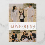 Carte De Vœux En Aluminium Lettres de verdure 3 photo Collage Love Hugs<br><div class="desc">Cette belle carte de collage photo de vacances trois caractéristiques lettrage conçu avec des accents de verdure / feuillage (fleurs et feuilles), qui dit, "Envoi d'Amour Hugs" en vrai papier d'aluminium sur un arrière - plan blanc. L'huile est disponible en or, or rose ou argent. La couleur arrière - plan...</div>