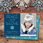 Carte De Vœux En Aluminium Marine Bleu Paix Joie Amour Photo Flocon de neige<br><div class="desc">"Paix, joie et amour." Une illustration amusante, ludique, véritable feuille d'or et flake bleu turquoise, de véritables points de confetti en feuille d'or, et de la véritable feuille d'or et de la typographie moderne turquoise sur un arrière - plan bleu marine, avec la photo personnalisée de votre choix, vous aider...</div>