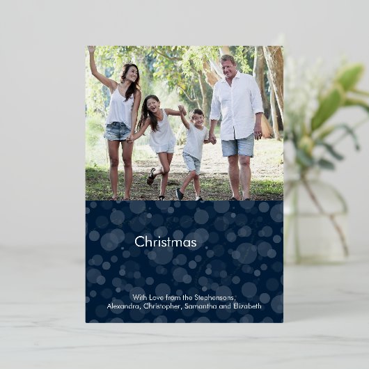 Carte De Vœux En Aluminium Navy Blue Script Bokeh Joyeux Noël Photo (Debout devant)