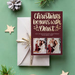 Carte De Vœux En Aluminium Noël Commence Avec Christ Photo Foil<br><div class="desc">Envoyez votre message de Noël cette année à votre famille et à vos amis d'une manière moderne, avec des couleurs vives et de beaux souvenirs. Jetez un oeil à la collection complète de Cartes de fin de année de Noël photo personnalisés 2023 et 2024, vous trouverez certainement un design qui...</div>