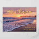 Carte De Vœux En Aluminium Pacific Beach Ocean Pier Sunset San Diego<br><div class="desc">Pacific Beach Ocean Pier Sunset San Diego Foil Carte de vacances : Le soleil est au bout de la jetée Crystal, à Pacific Beach, San Diego, Californie, États-Unis, avec une belle vague mousse au premier plan, et le ciel orange violet foncé réfléchit sur le sable humide et l'eau de l'océan....</div>