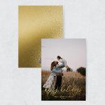 Carte De Vœux En Aluminium Photo Happy Holidays Card Elegant Or Moderne<br><div class="desc">Cette carte de vacances moderne et élégante présente un design minimaliste,  une police de caractères élégante et une véritable feuille d'or. Remplacez la photo à l'avant par la vôtre. Le dos est une image (pas une vraie feuille d'or). Consultez d'autres articles de la collection "Vacances".</div>