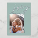 Carte De Vœux En Aluminium script minimal moderne joie photo vert élégant<br><div class="desc">Script minimal moderne sauge joie verte 1 carte de vacances photo. Design élégant en or,  argent et or rose.</div>
