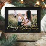 Carte De Vœux En Aluminium Script photo de feuillage minimal moderne élégant<br><div class="desc">Design feuillage minimaliste moderne véritable feuille classe élégante carte de Noël de vacances. L'eucalyptus peint à la main,  le feuillage minimal et la couronne de rotin rustique moderne donnent à cette carte de vacances une atmosphère luxueuse. Dans les verts chics,  marron,  noir et gris.</div>