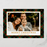 Carte De Vœux En Aluminium Vintage Tartan vert Plaid Photo Noël<br><div class="desc">Envoyez des voeux chaleureux cette saison de vacances avec la Vintage photo Tartan Plaid Photo Merriest Christmas Holiday Card. Doté d'un charmant motif vert en vichy plaid associé à votre photo de famille préférée, cette carte allie une élégance intemporelle et une joie festive. Parfait pour diffuser la joie des vacances...</div>