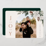 Carte De Vœux En Aluminium Winter Joy Arch Photo<br><div class="desc">JOIE au monde,  fleurs et verdure d'hiver,  carte photo arche de vacances. Caractéristiques,  support couleur vert solide avec espace modèle pour votre message de vacances personnel.</div>