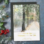 Carte De Vœux En Aluminium Woodland Walk Paix et Amour Rustic Country Gold<br><div class="desc">Aquarelle pittoresque carte de noël avec la typographie de feuille d'or de luxe. Design présente un paysage paisible de la voie de campagne en hiver avec des lumières des lanternes et la douce lueur du soleil. Le texte dit "vous souhaitant la paix et l'amour pour Noël et le Nouvel An"...</div>