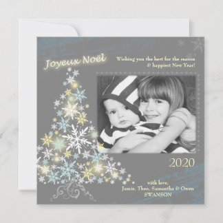 Carte de vœux festive avec arbre enneigé glamour