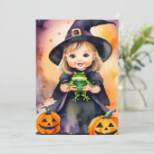 Carte de vœux Halloween Petite Sorcière Mignonne (Debout devant)